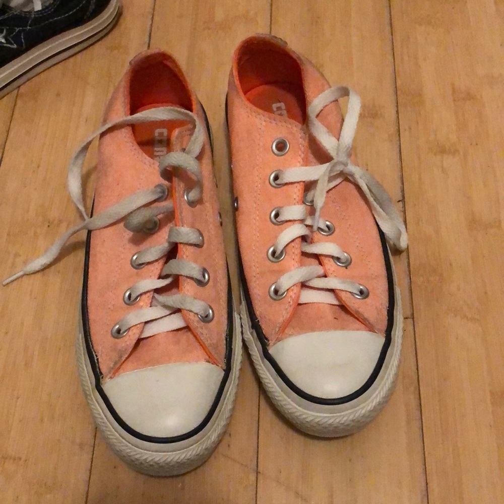 Size 4 orange converse